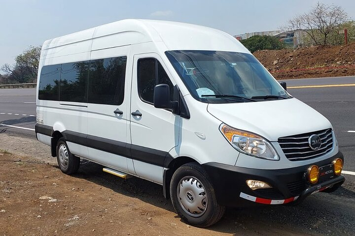 Travel in comfort and style with our private, air-conditioned vans. Perfect for groups, with ample space and personalized service from SJO Airport to Uvita, Dominical, and beyond.